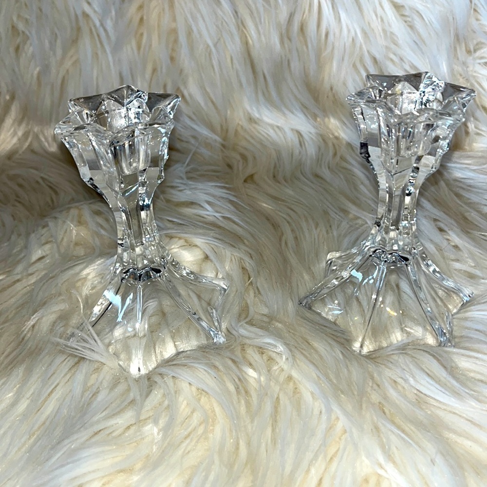 Set of 2 clear glass candleholders.